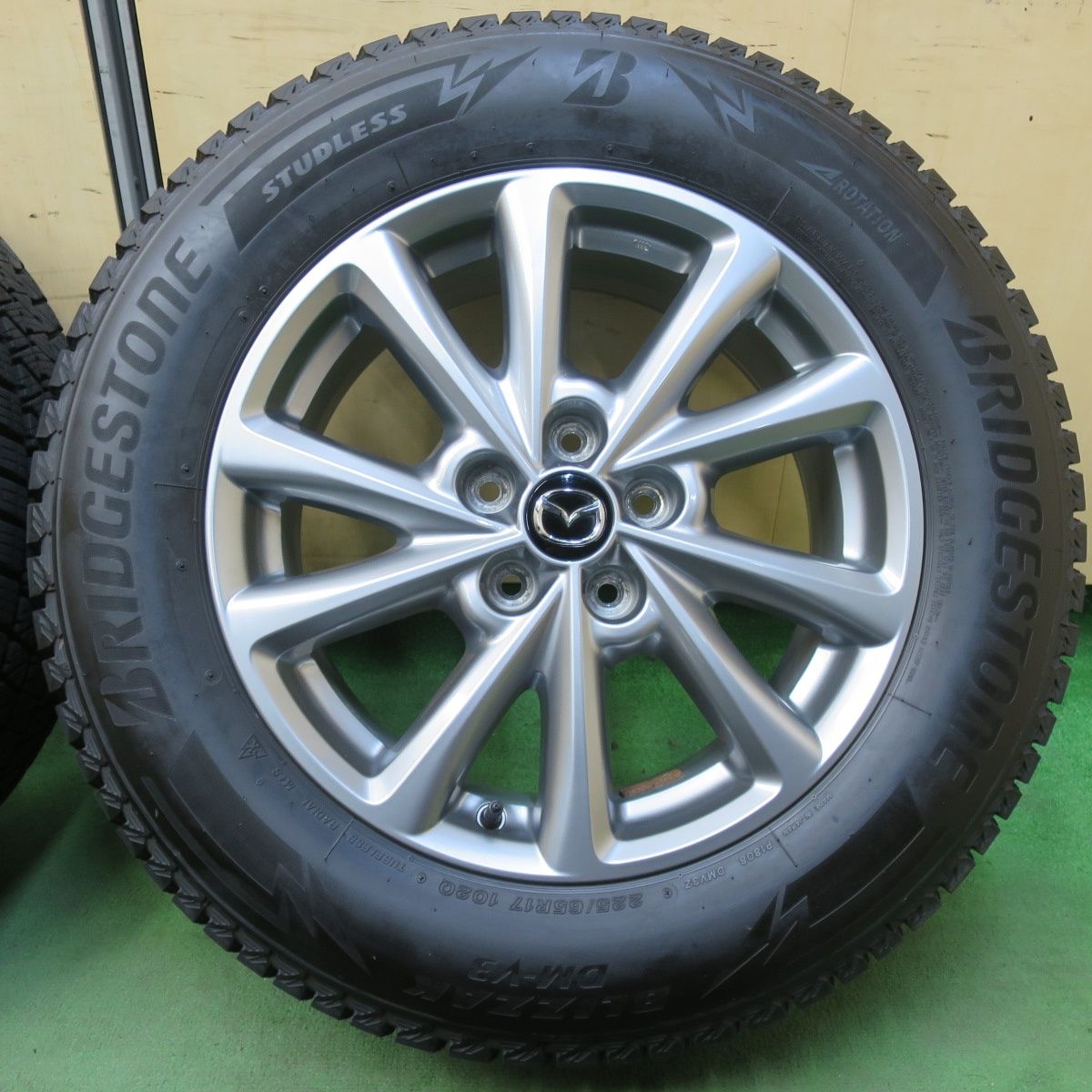  バリ溝 22年 キレイ 9 5分 マツダ CX 5 225 65 R 17 スタッドレス ブリヂストン ブリザック DM V 3 17インチ PCD 114 H 5112202イス 17インチ タイヤ ホイールセット