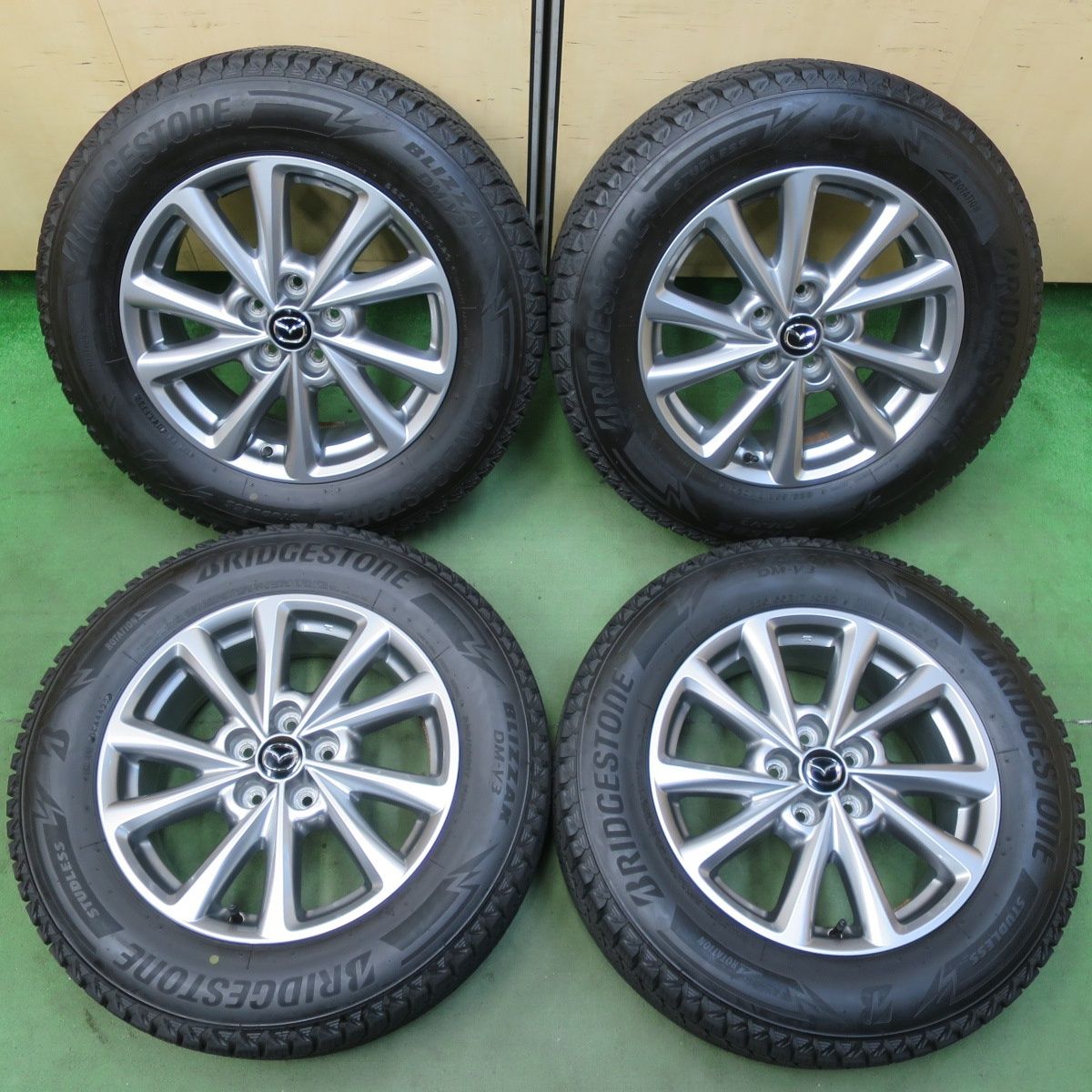 バリ溝 22年 キレイ 9 5分 マツダ CX 5 225 65 R 17 スタッドレス ブリヂストン ブリザック DM V 3 17インチ PCD 114 H 5112202イス