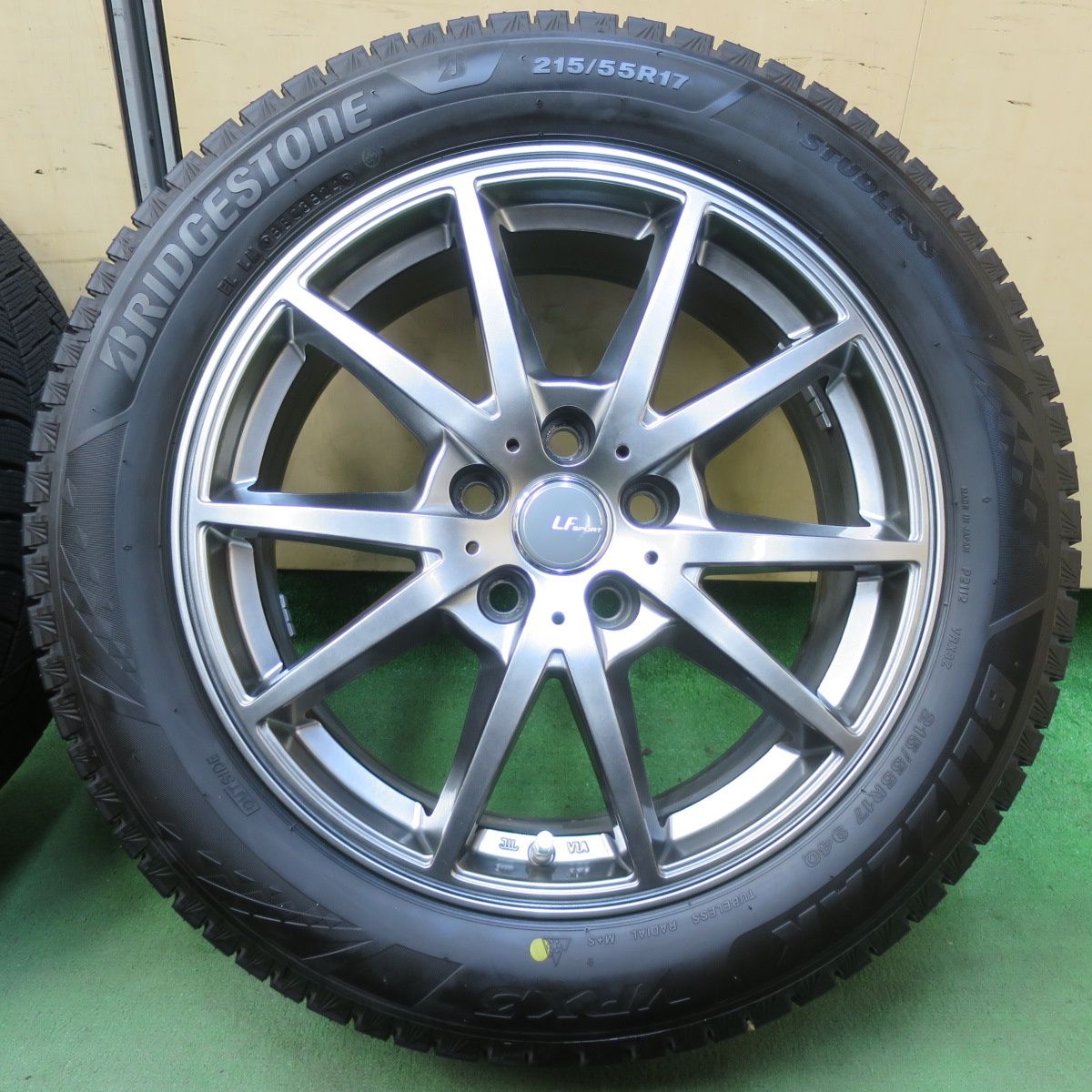 お買い得　トヨタ純正アルミ　バリ溝　スタッドレスブリヂストン215/55/R17 バリ溝！24年！キレイ！ほぼ10分☆スタッドレス 215/55R17