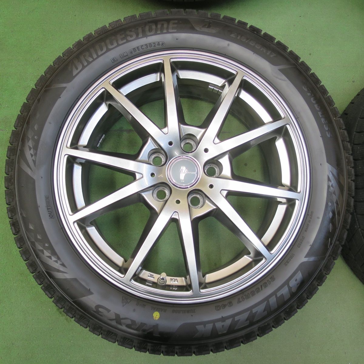 バリ溝！24年！キレイ！ほぼ10分☆スタッドレス 215/55R17