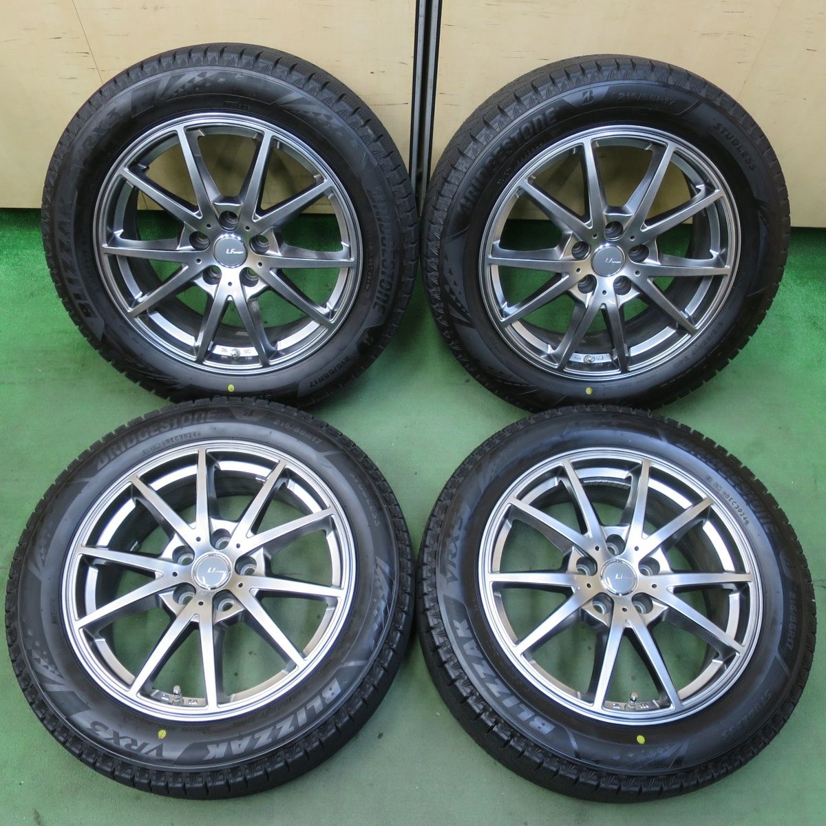 バリ溝！24年！キレイ！ほぼ10分☆スタッドレス 215/55R17