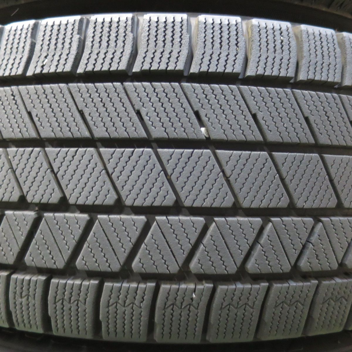  バリ溝 22年 キレイ 9分 スタッドレス 225 65 R 17 ブリヂストン ブリザック VRX 3 PREO プレオ 17インチ PCD 114 5 H 5112201イス 17インチ タイヤ ホイールセット