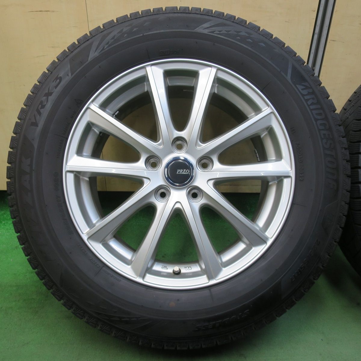 バリ溝 22年 キレイ 9分 スタッドレス 225 65 R 17 ブリヂストン ブリザック VRX 3 PREO プレオ 17インチ PCD 114 5 H 5112201イス
