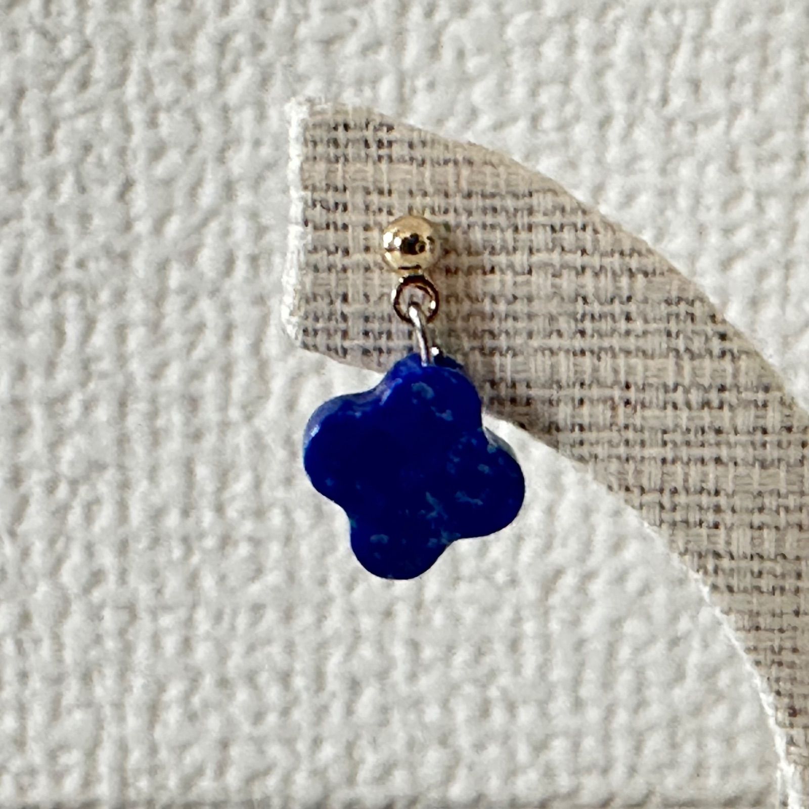 ラピスラズリ☆チタン☆クローバー型☆素敵なエレガントピアス - メルカリ