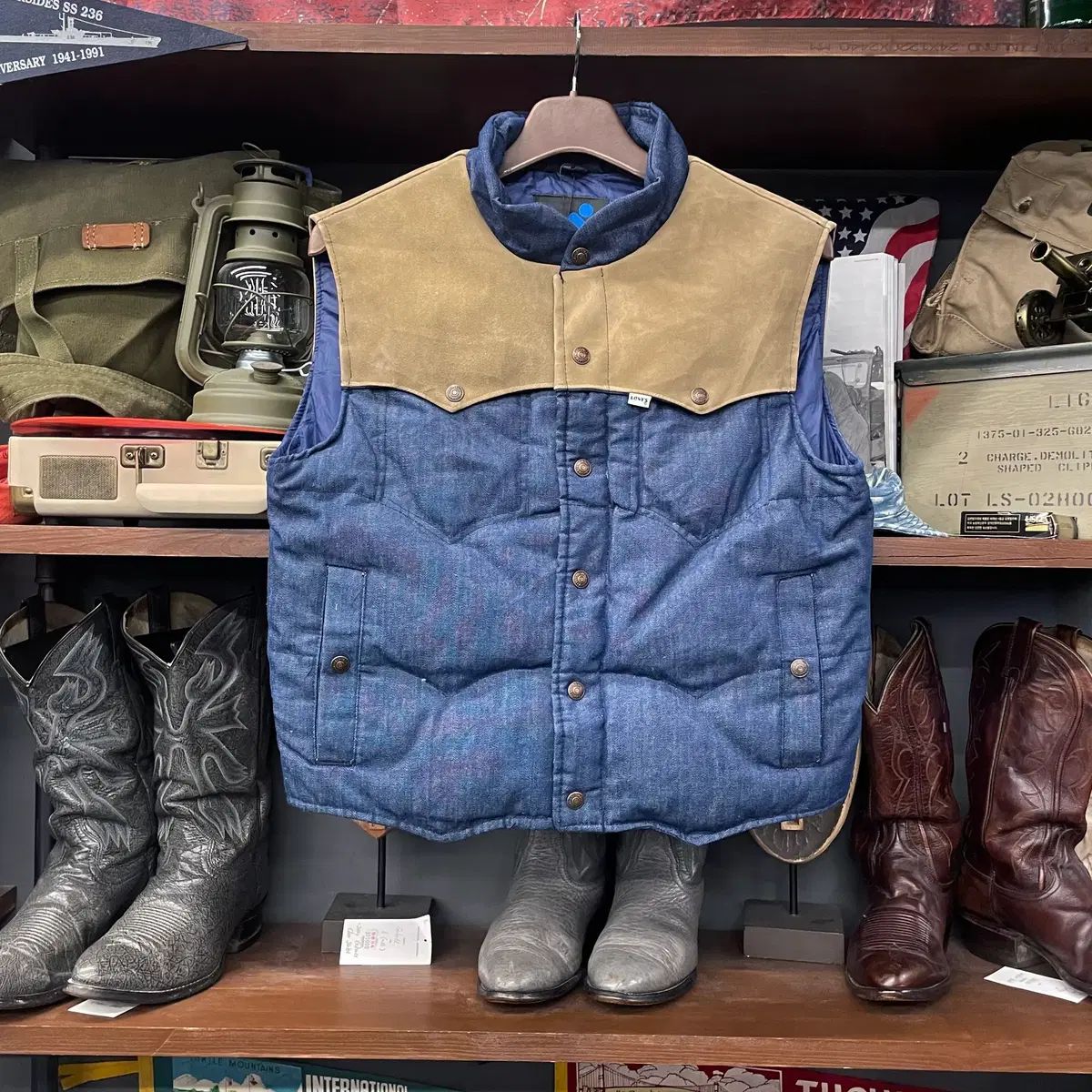 70 s リーバイス 白タブ スウェード Made in USA ダウンボタン ベスト