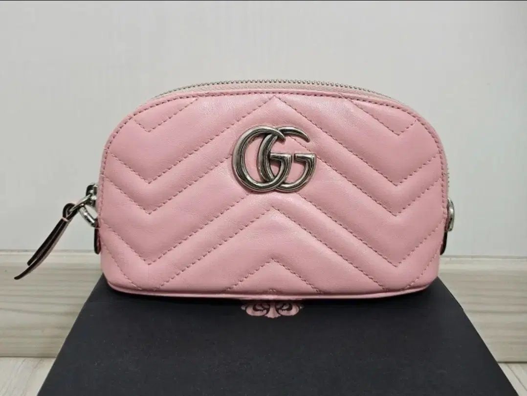 GUCCI グッチ GG マーモント マトラッセ ポーチ