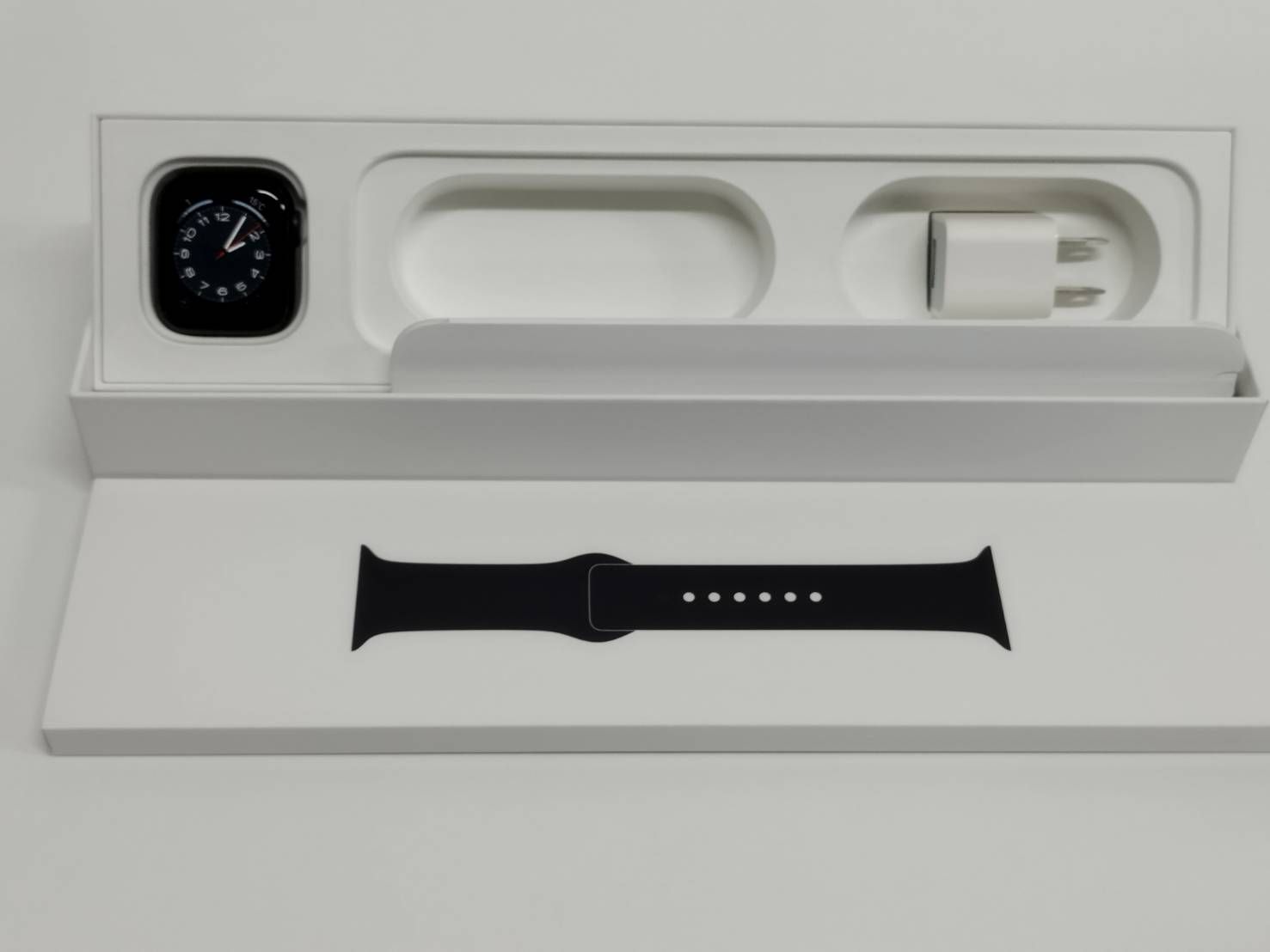 Apple Watch Series 5 GPS 40 mm A 2092 スペースグレー MWV 82 J