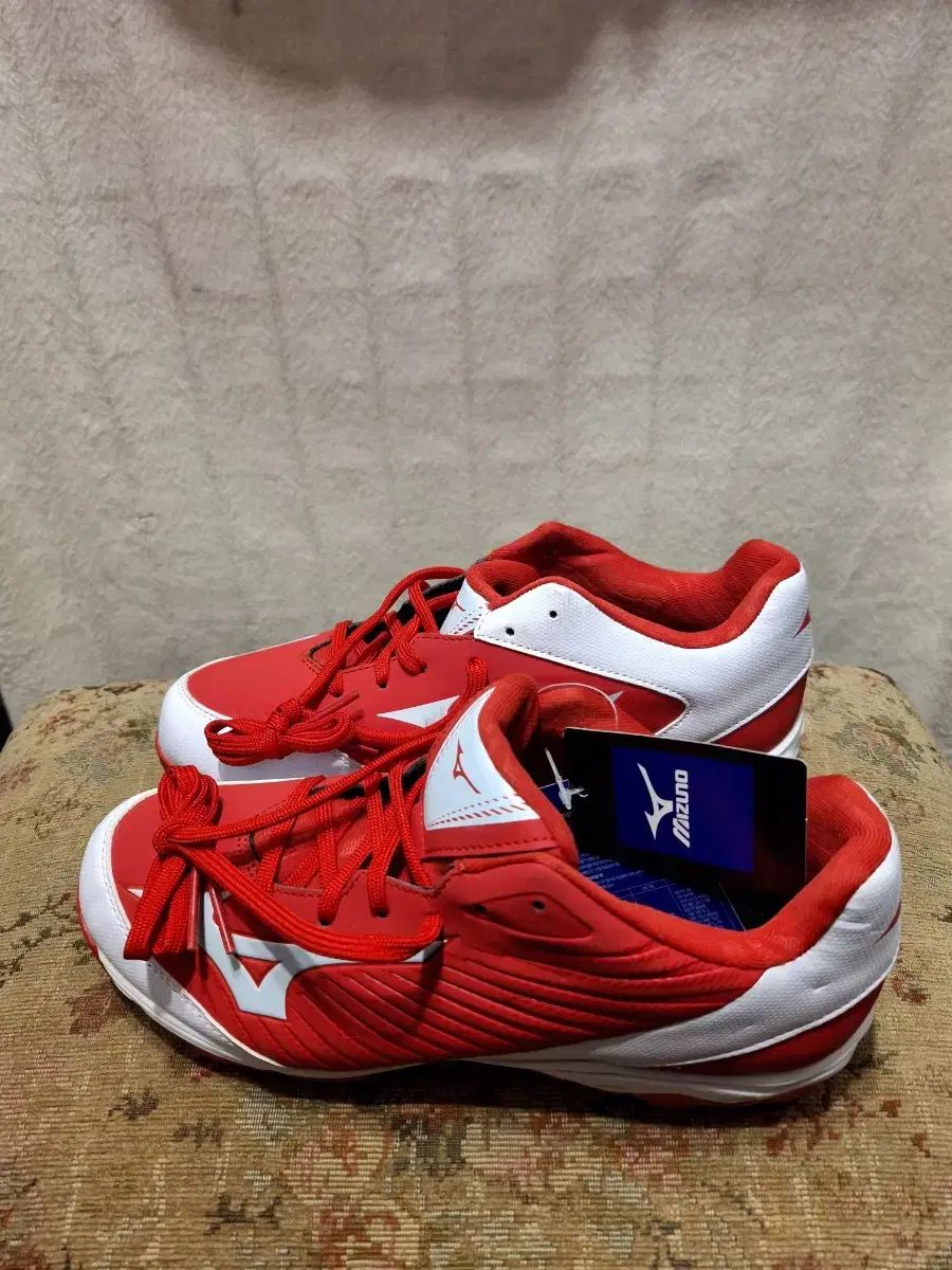 ミズノ 野球シューズ スニーカー レッド 白