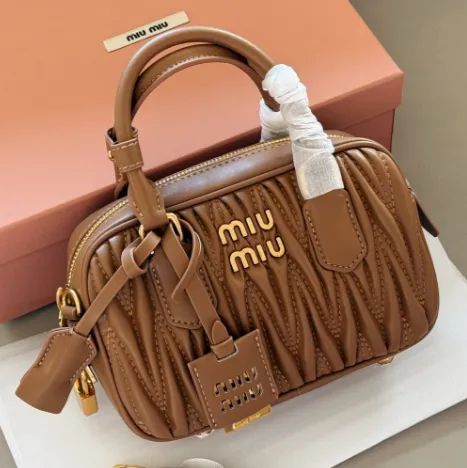 miu miu ハンドバッグ キルティングショルダーバッグ 新品 即購入即発送可 新品 miumiu キルティング ショルダー バッグ プラック - メルカリ