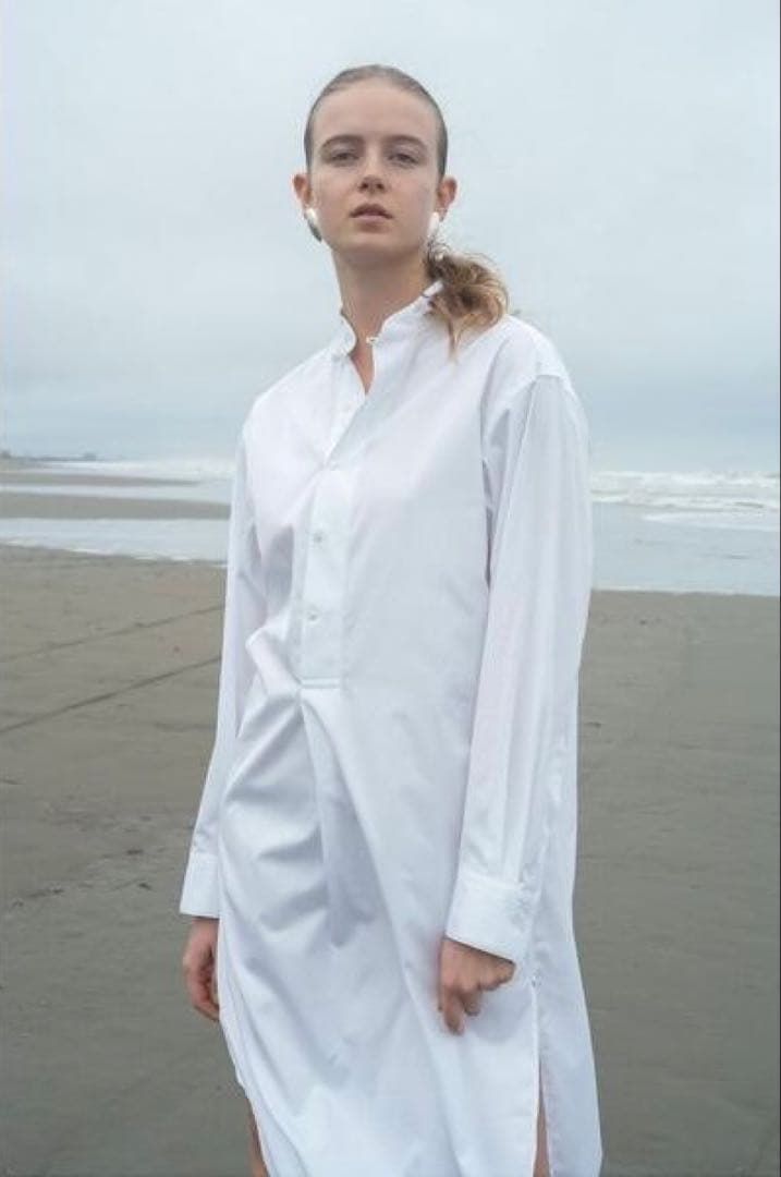 美品 ロエフ 3,4万「トーマスメイソン」シャツワンピース LOEFF ホワイト 美品 LOEFF ロエフ スリーピングシャツ ワンピース バンドカラー