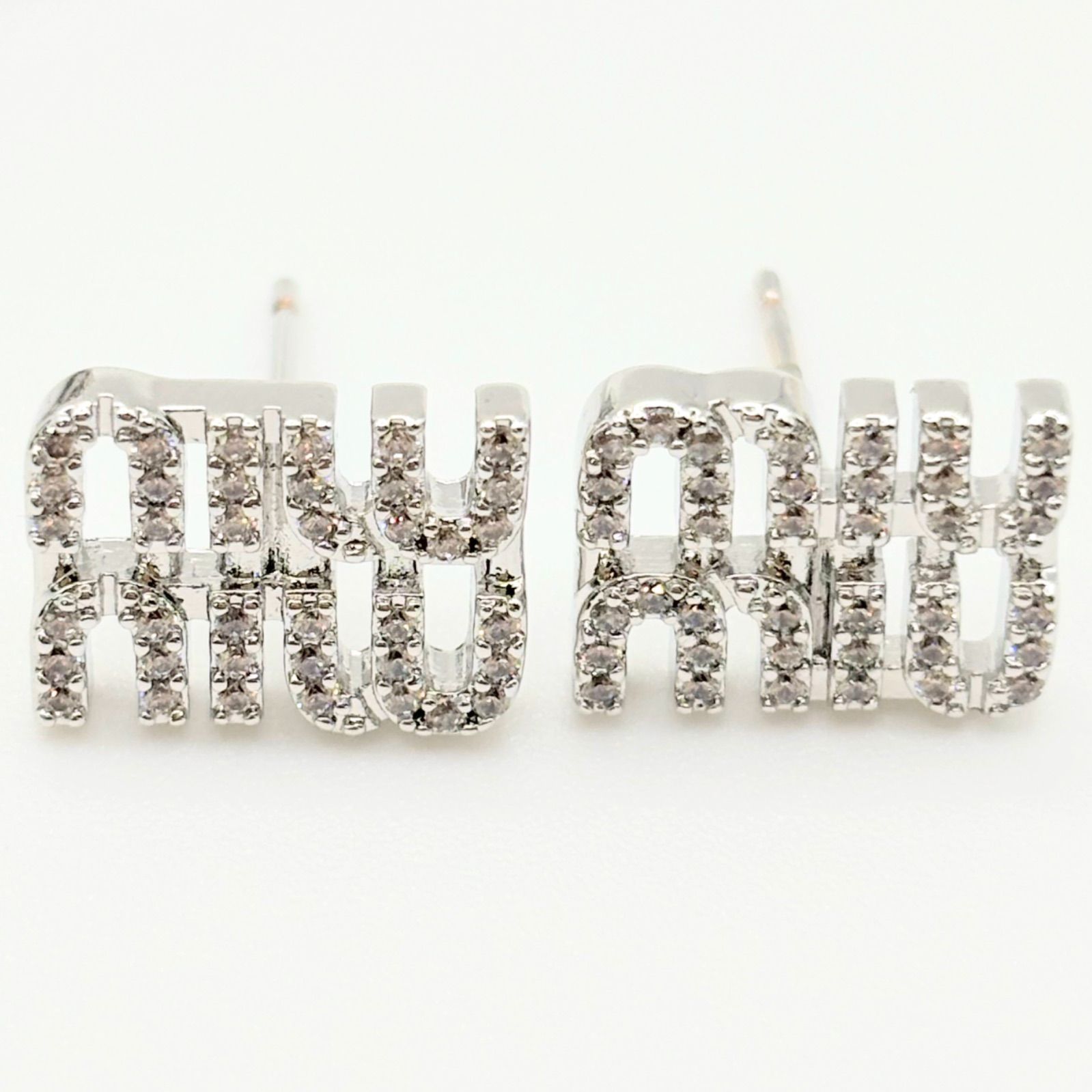 Miu Miu ミュウミュウ パール ピアス 両耳 ロゴ ラインストーン