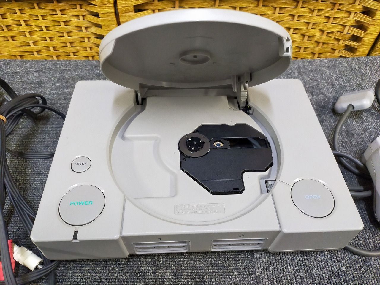 E21-20251129-01【ジャンク】PlayStation 初代 PS1 本体 SCPH-7000