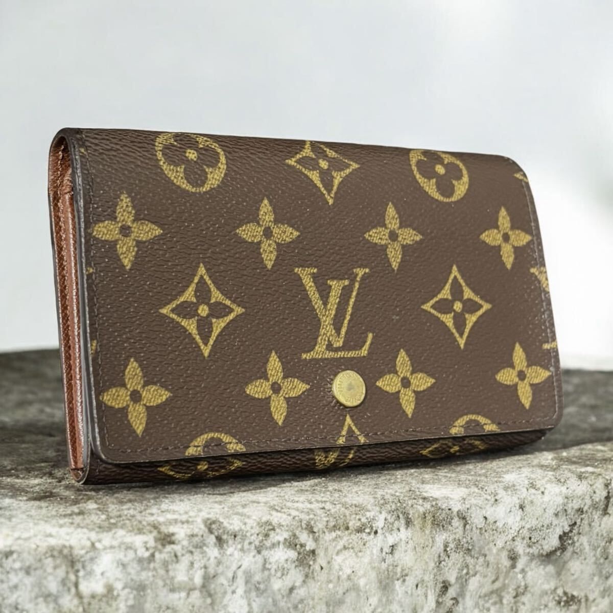 s 60 ポルト モネ ビエ トレゾール ポルトフォイユ インターナショナル モノグラム Louis Vuitton ルイ ヴィトン 2つ 折り 二つ折り フラップ ボタン 式 財布 コンパクト ミニ ウォレット コインケース 小銭入れ 付き