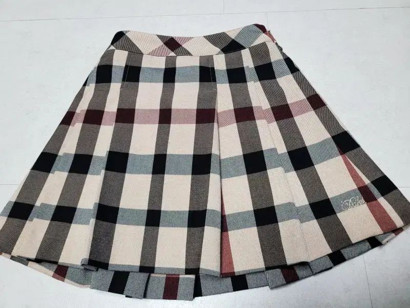 DAKS Little ダックスキッズ 130 9 Y バーバリートCHECK フリル 秋冬スカート ポール1235