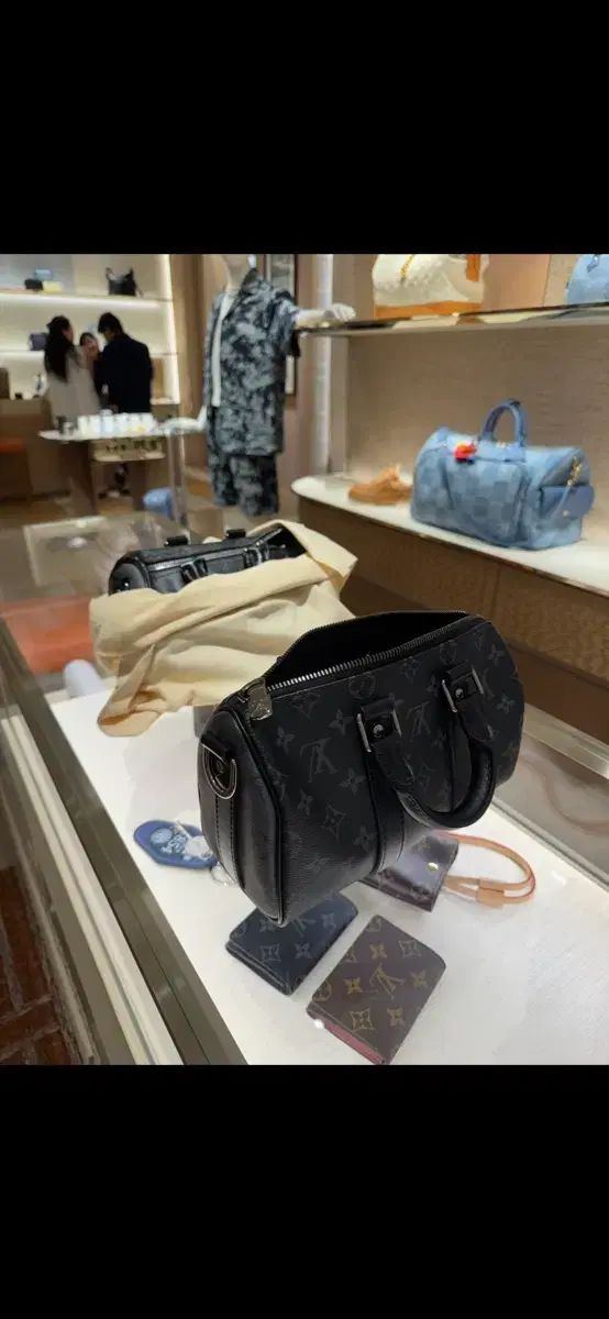 ルイヴィトン キーポル バンドリエール 25 THE HYUNDAI 25年