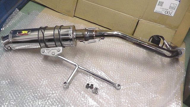 シグナス X FI の マフラー realize 傷