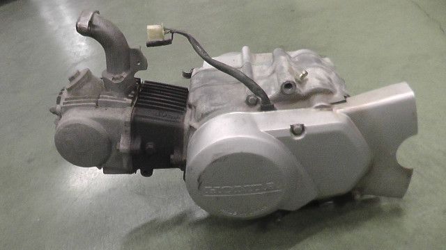 リトルカブ C 50 4402 xxx の エンジン