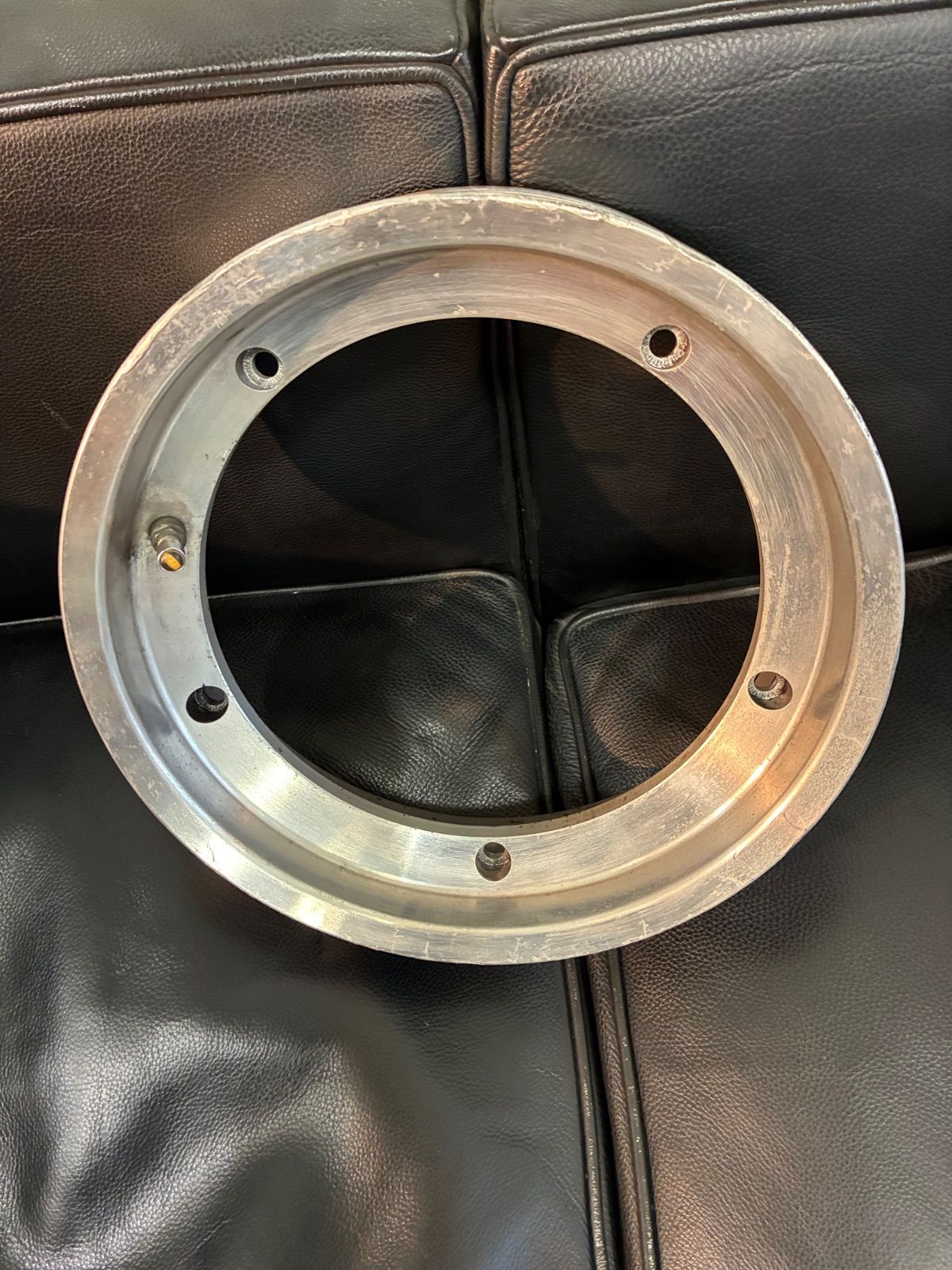 ベスパ SIPのチューブレスアルミホイールです 2