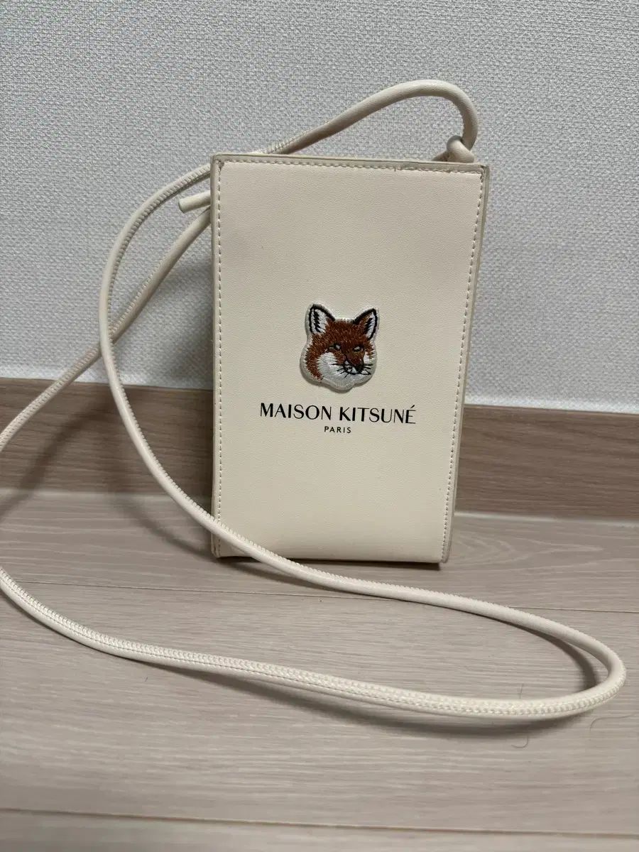 メゾンキツネ ラネージュ 携帯ホールダー クロスバック