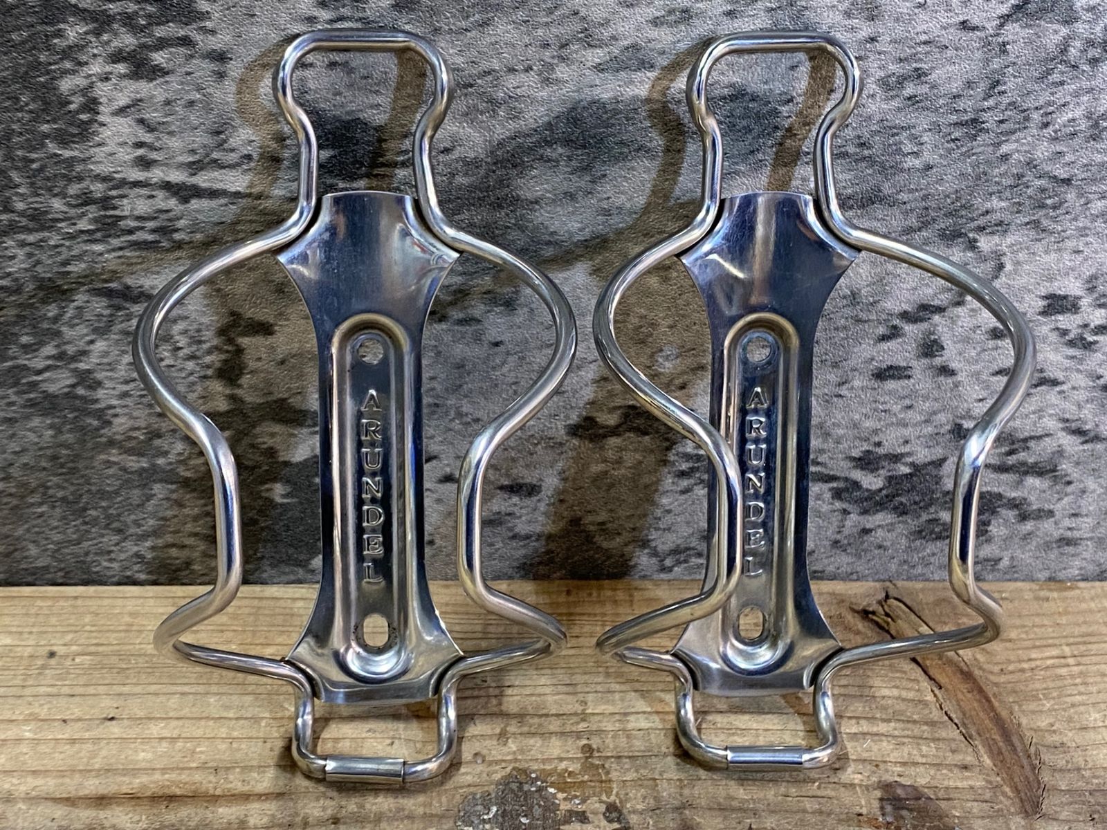 JP362 アランデル ARUNDEL ステンレス ボトルケージ ペア - メルカリ