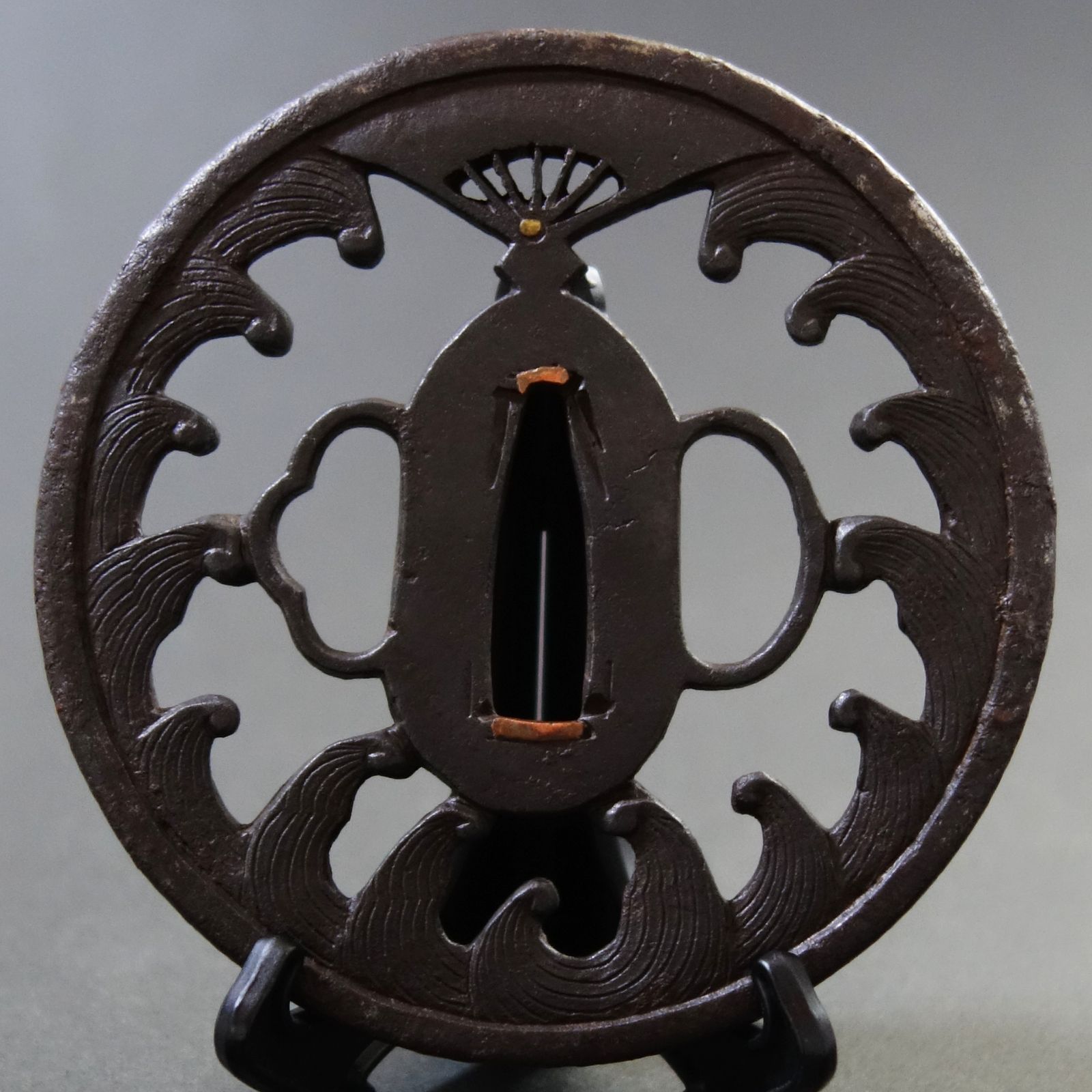 鍔 【 鉄地 扇の的透鍔 】 日本刀 刀装具 鐔 骨董 古美術 Ac25063001