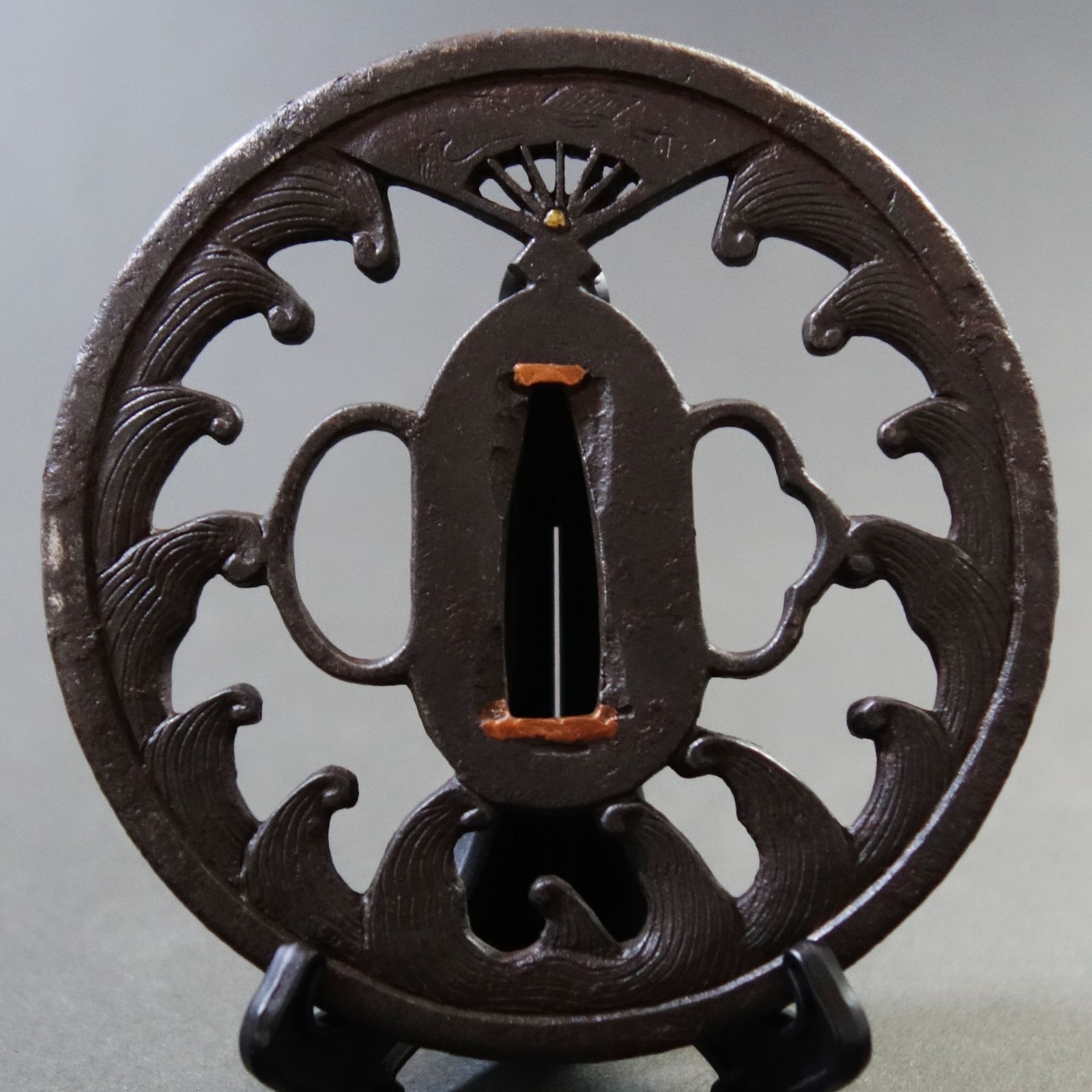 鍔 【 鉄地 扇の的透鍔 】 日本刀 刀装具 鐔 骨董 古美術 Ac25063001