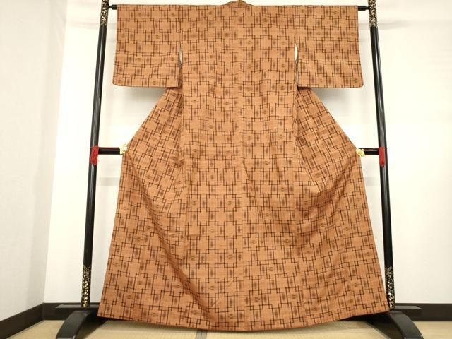 平和屋着物○国指定重要無形文化財 本場久米島紬 手織 琉球絣文様 正絹