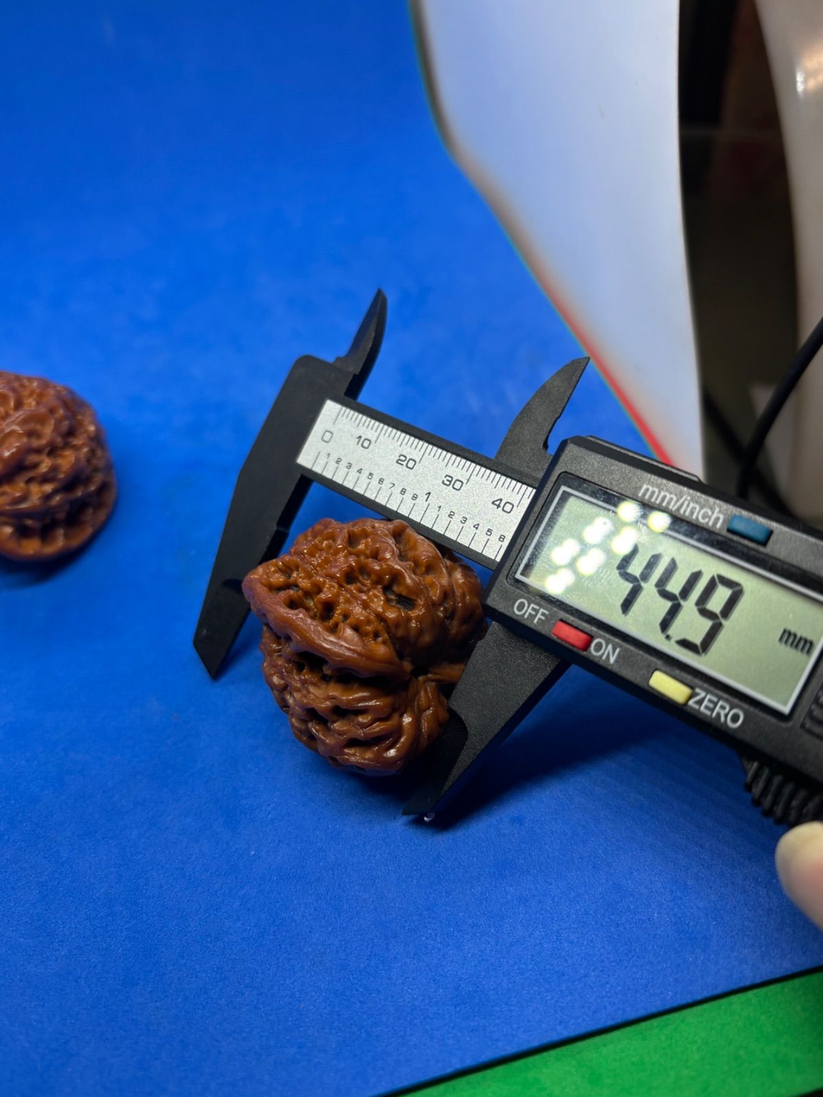 伝統的な文玩核桃（ぶんがんくるみ）の逸品、官帽型の手球ペア 45mm