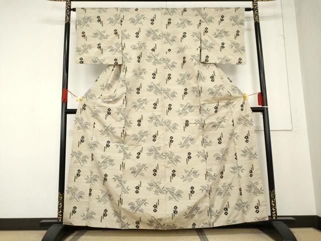 平和屋着物 上質な紬 松竹梅文 正絹 cs