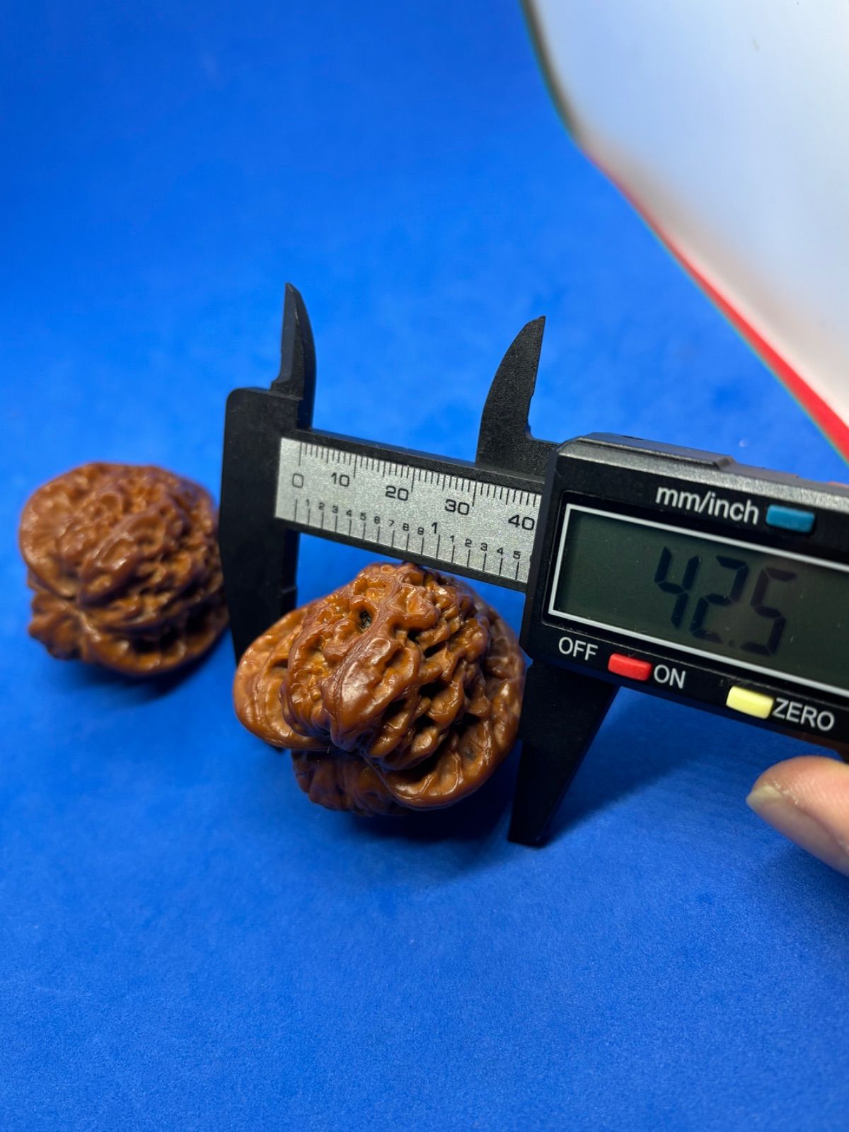 伝統的な文玩核桃（ぶんがんくるみ）の逸品、官帽型の手球ペア 45mm