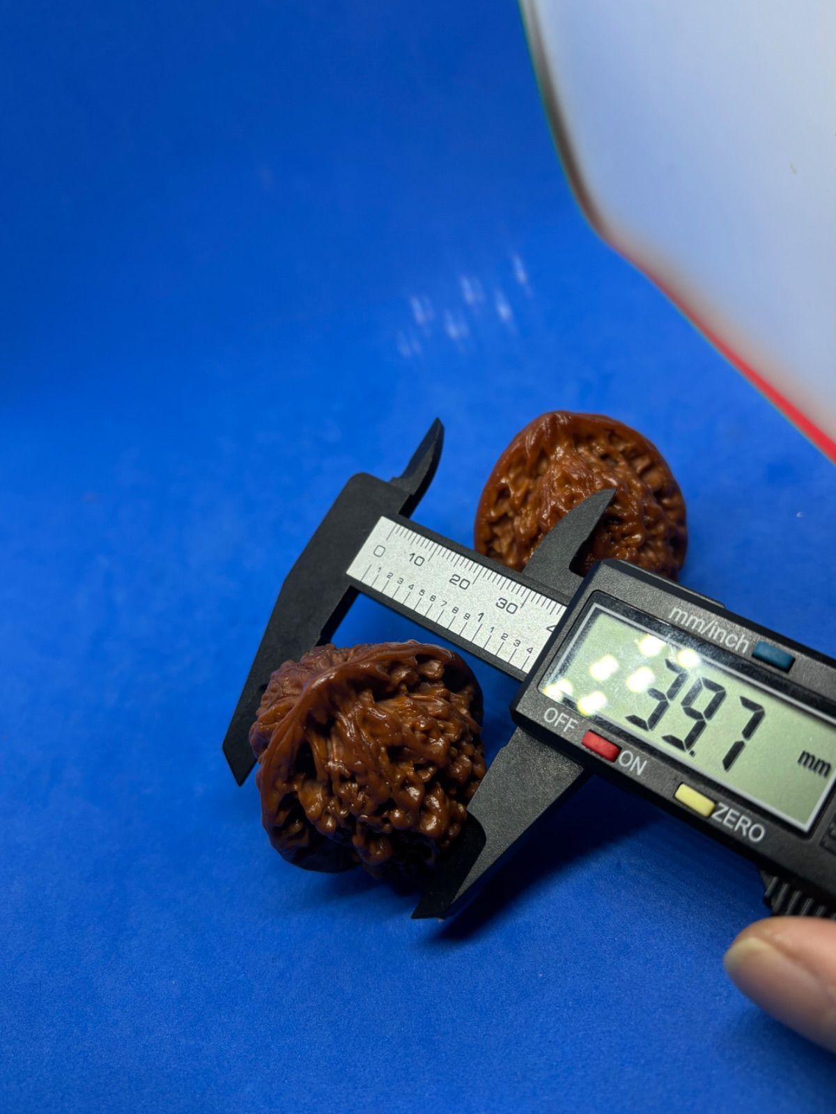 伝統的な文玩核桃（ぶんがんくるみ）の逸品、官帽型の手球ペア 45mm