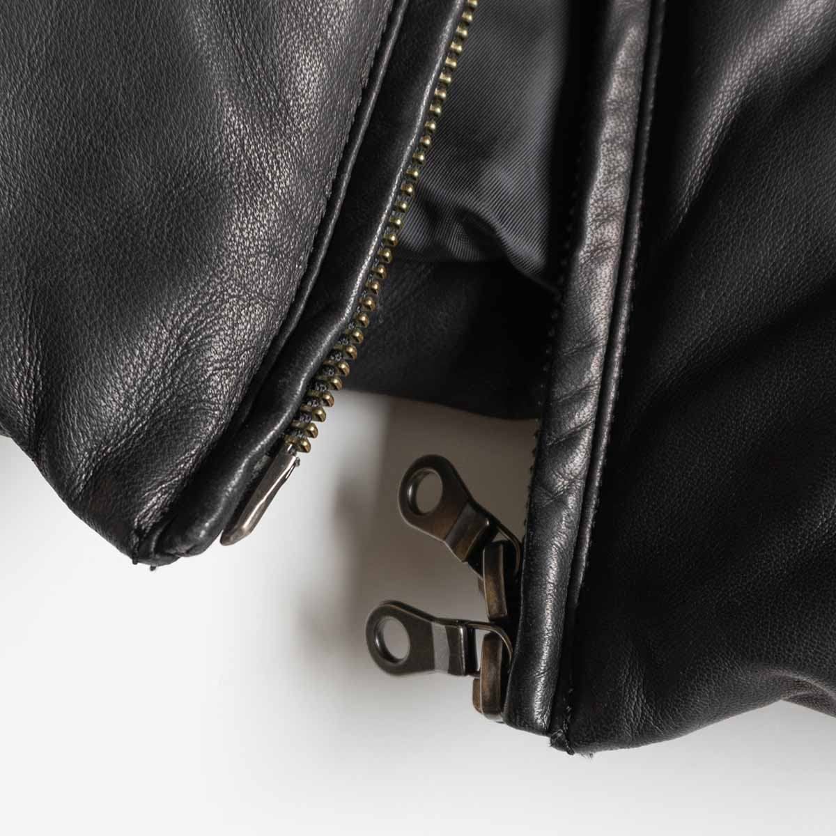 【美品】AVIREX(アヴィレックス) ブラック レザージャケット 希少Ｌサイズ 美品】AVIREX【レザー ダウン ジャケット】L ブラック アヴィレックス