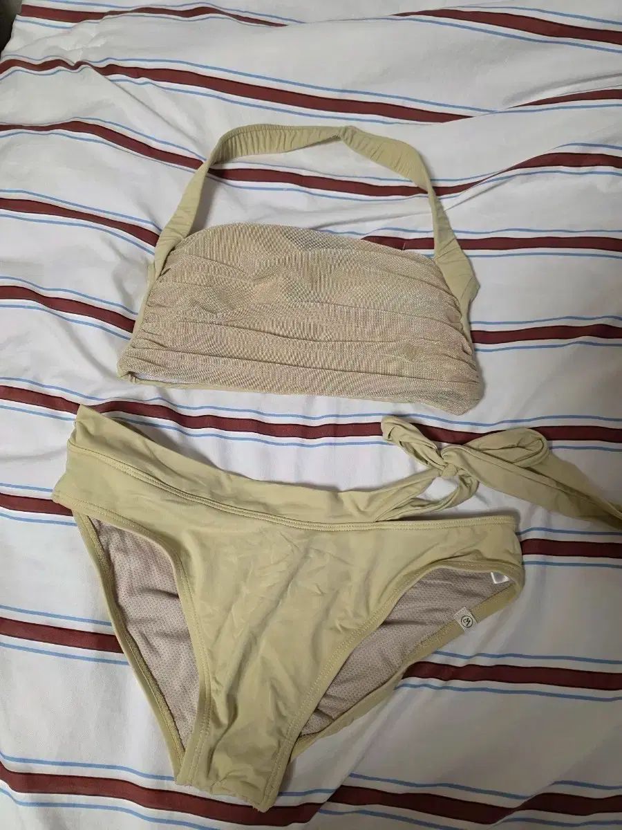 中国花卉画 掛け軸 吴昌硕 香花屏・艶 四条屏セット宣紙／装裱済み／中国美術 中国花卉画 掛け軸 吴昌硕 香花屏・艶 四条屏セット宣紙／装裱済み