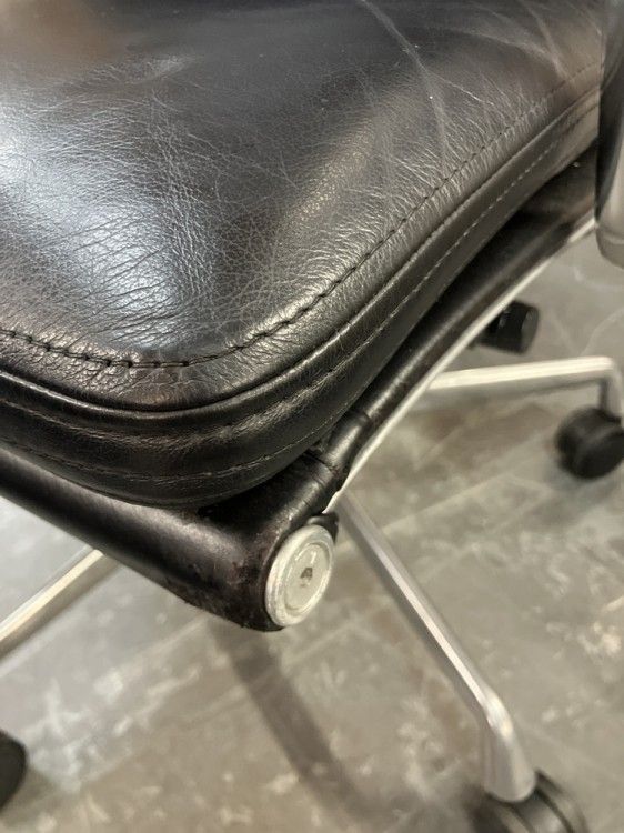  品 ハーマンミラー イームズ ソフトパッドグループチェア イームズソフトパッドグループチェア ブラック 大型チェア オフィスチェア ワークチェア 椅子 チェア