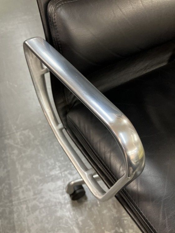 品 ハーマンミラー