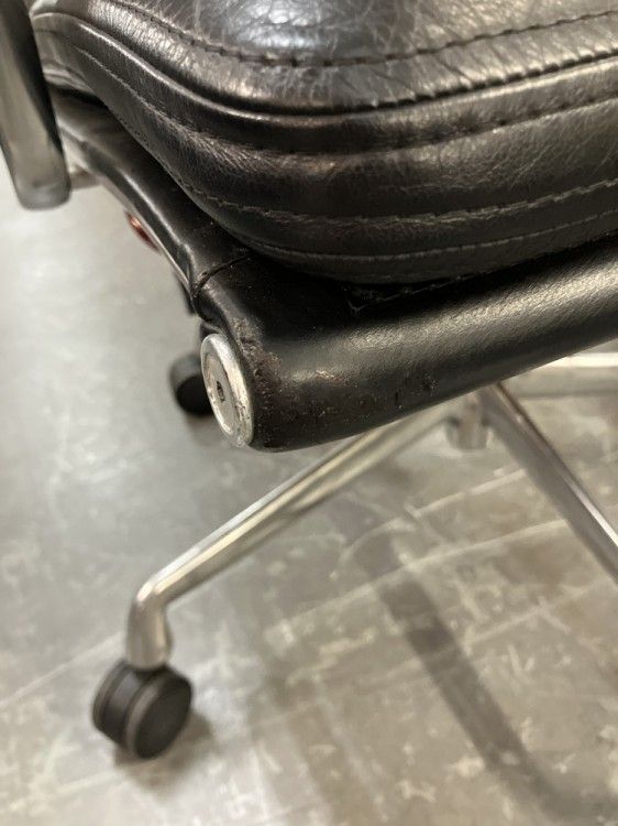 イームズソフトパッドグループチェア