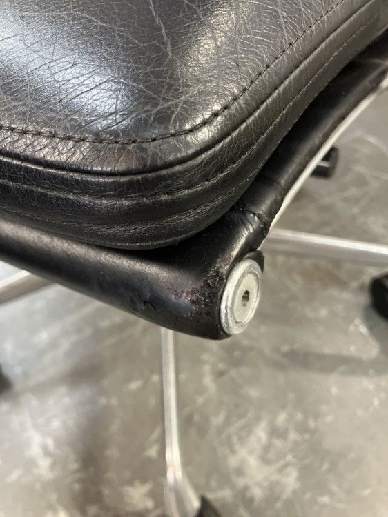 イームズソフトパッドグループチェア