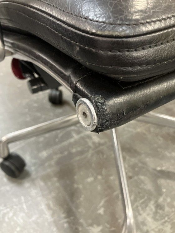  品 ハーマンミラー イームズソフトパッドグループチェア イームズソフトパッドグループチェア ブラック 角度調整椅子 オフィスチェア ワークチェア 椅子 チェア