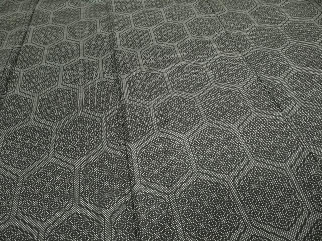 平和屋着物□本場大島紬 7マルキ 亀甲文 黒地 正絹 逸品 DAAY7828sf