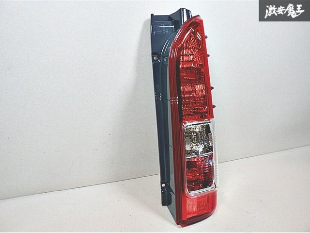 新車外し】 トヨタ 純正 200系 ハイエース 4型 5型 6型 7型 後期 右