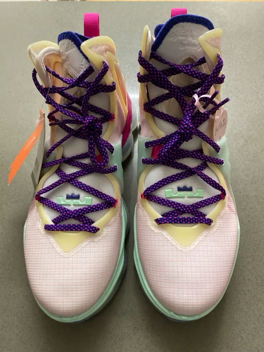 ナイキ レブロン 20 XX ピンク ライム スニーカー