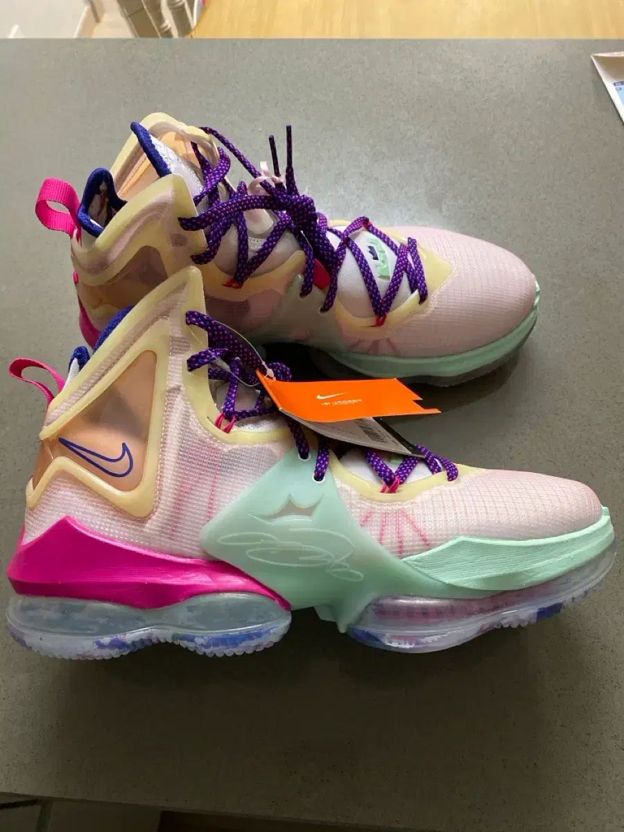 ナイキ レブロン 20 XX ピンク ライム スニーカー