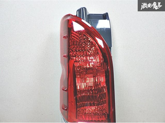 新車外し】トヨタ 純正 200系 ハイエース 4型 5型 6型 7型 8型 後期