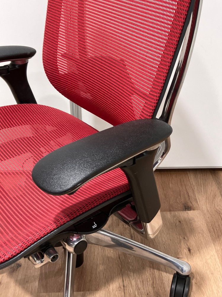 オカムラ 可動肘付コンテッサチェア