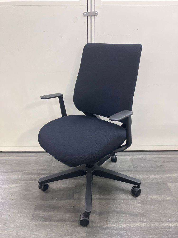 アウトレット品 コクヨ ミトラ2チェア 固定肘付ミトラ2チェア C 04 B 190 ブラック