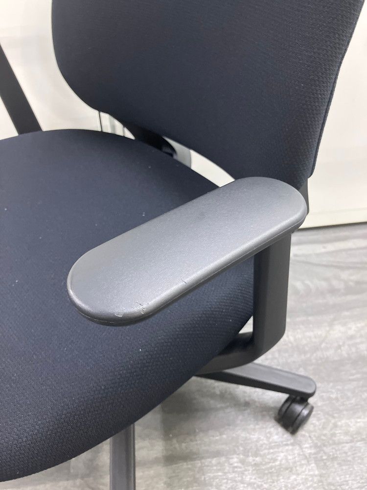  アウトレット品 コクヨ ミトラ2チェア 固定肘付ミトラ2チェア C04 B190C ブラック ベビー椅子 オフィスチェア ワークチェア 椅子 チェア