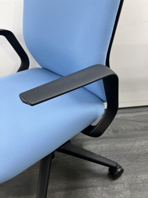  アウトレット品 ウチダ 固定肘付クレネチェア KA 310BBLAPA ブルー 肘サポート オフィスチェア ワークチェア 椅子 チェア