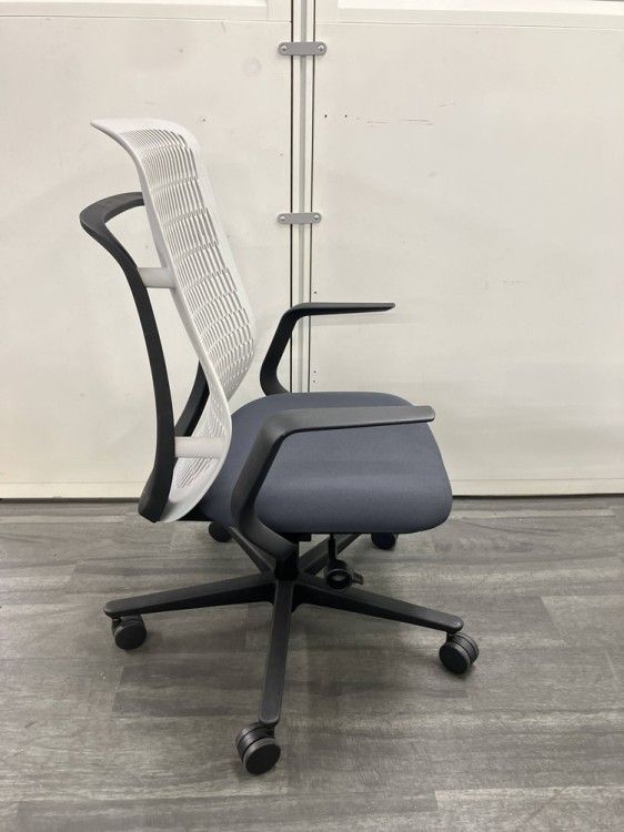  アウトレット品 ウチダ AJ2シリーズ 固定肘付AJ2チェア AJ2A 311AG LPA グレー 角度調整椅子 オフィスチェア ワークチェア 椅子 チェア