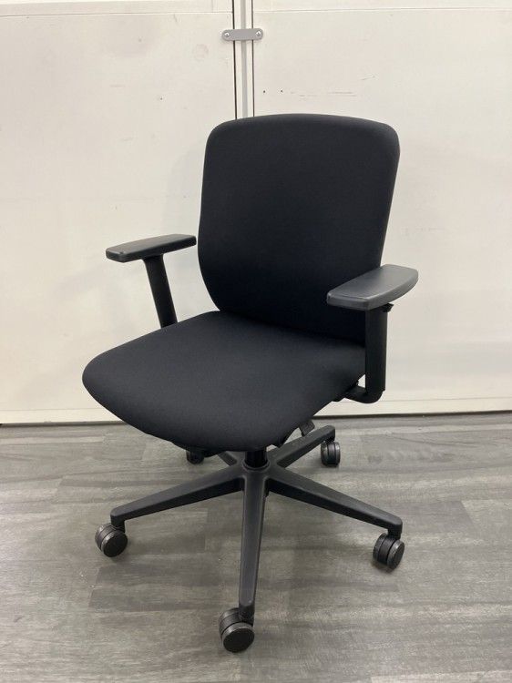 アウトレット品 ウチダ 可動肘付クレネチェア KA 330BBA1PA ブラック