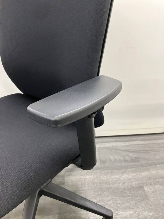 ウチダ 可動肘付クレネチェア